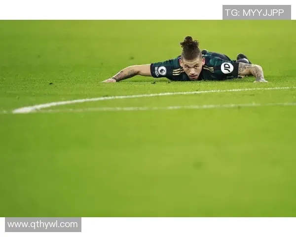 扎金花实战案例：用一对K赢下满桌金花的经典心理局。（扎金花牌局解析：一对K力压满桌金花的心理博弈经典一手）